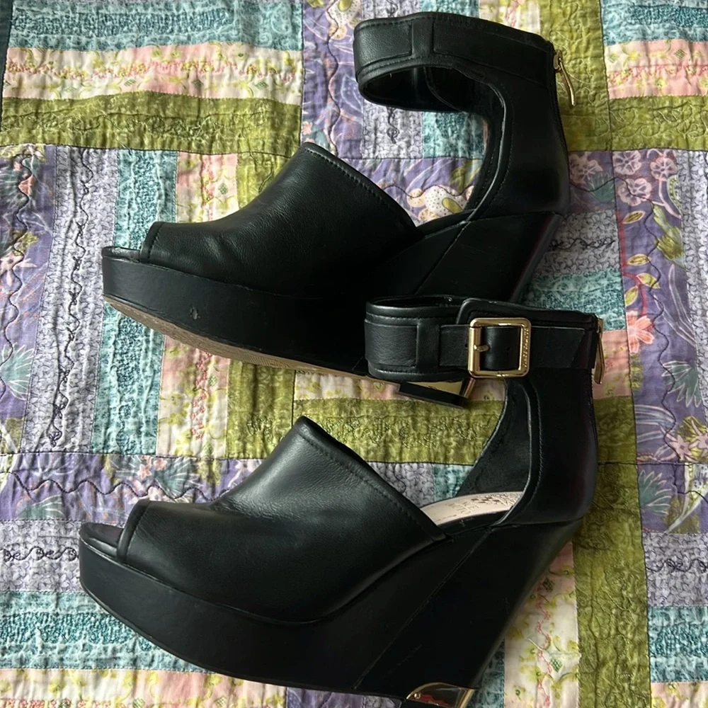 Sexy Gianni Bini Gold Plated Platform Wedge Heel Y2K